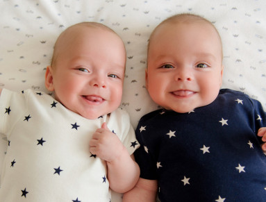 L’arrivée de jumeaux, de triplés ou plus nécessite une bonne préparation avant et après l’accouchement.