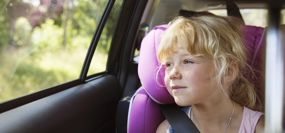 Les enfants relèvent les imprudences de leurs parents en voiture.