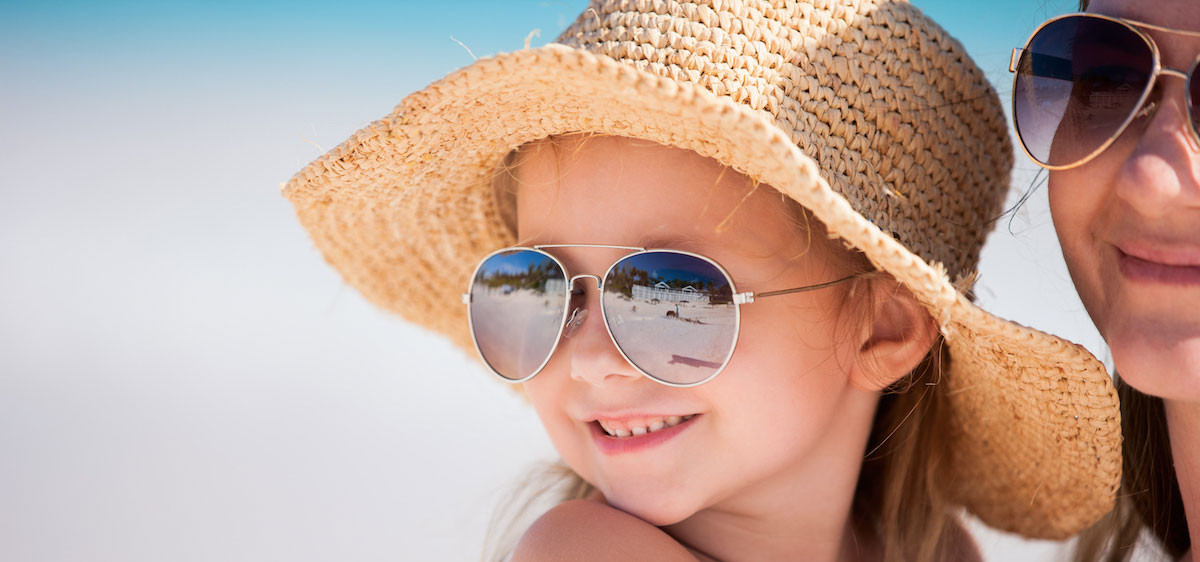Fact-checking : plus les verres des lunettes de soleil sont foncés, plus ils protègent du soleil