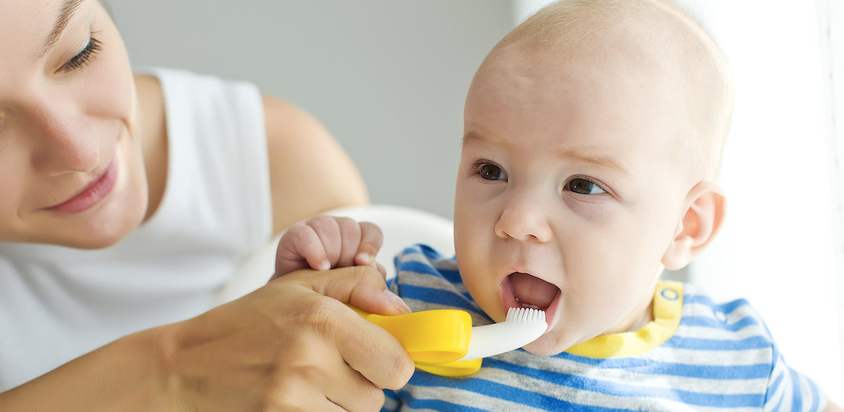 Hygiène des dents de bébé et du petit enfant : comment éviter les caries ?